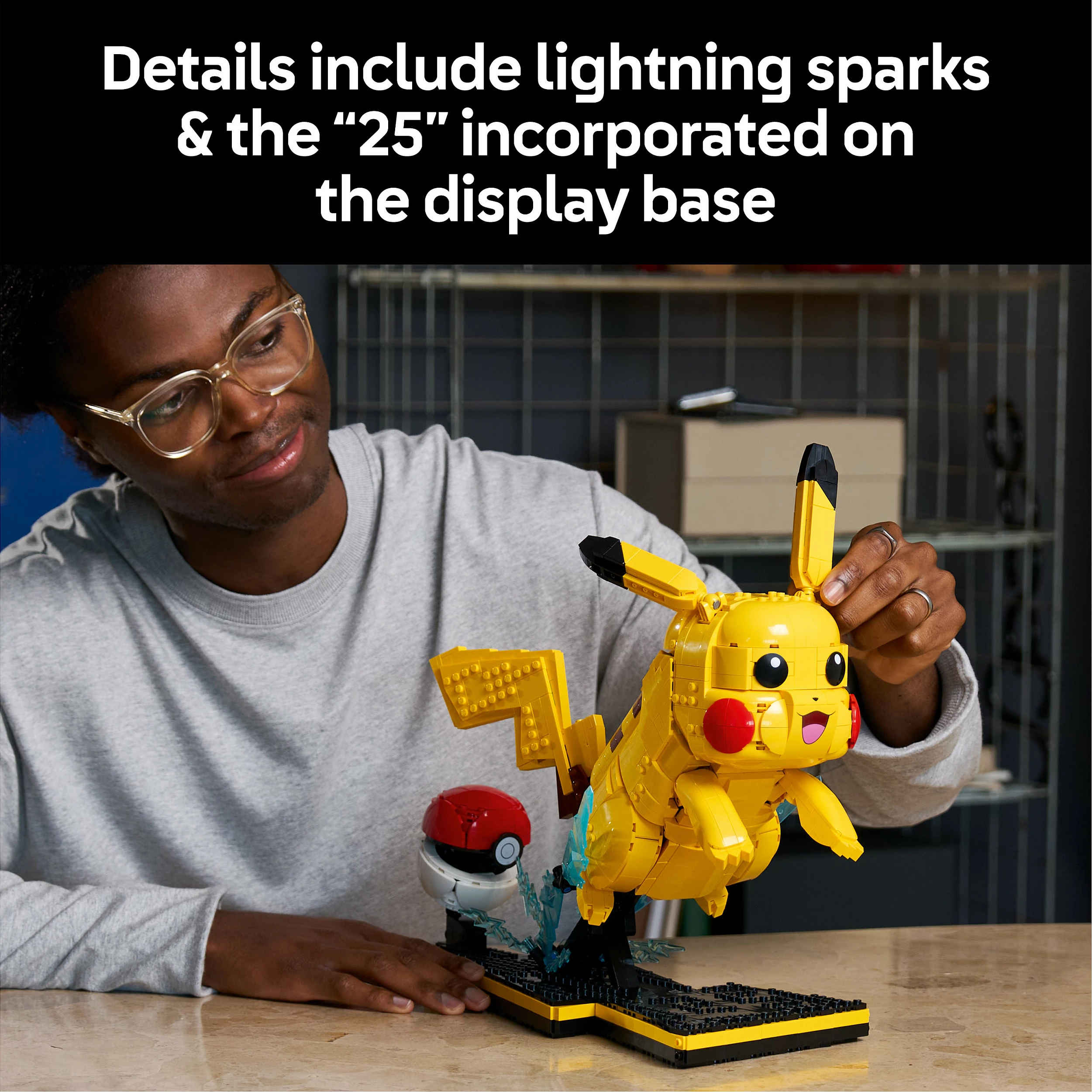 Set ndërtimi LEGO Pokémon Pikachu dhe Poké Ball 72152, 2050 copë, multikolor