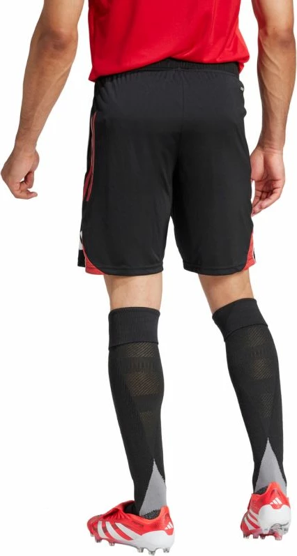 Shorce për meshkuj adidas, të zeza dhe të kuqe