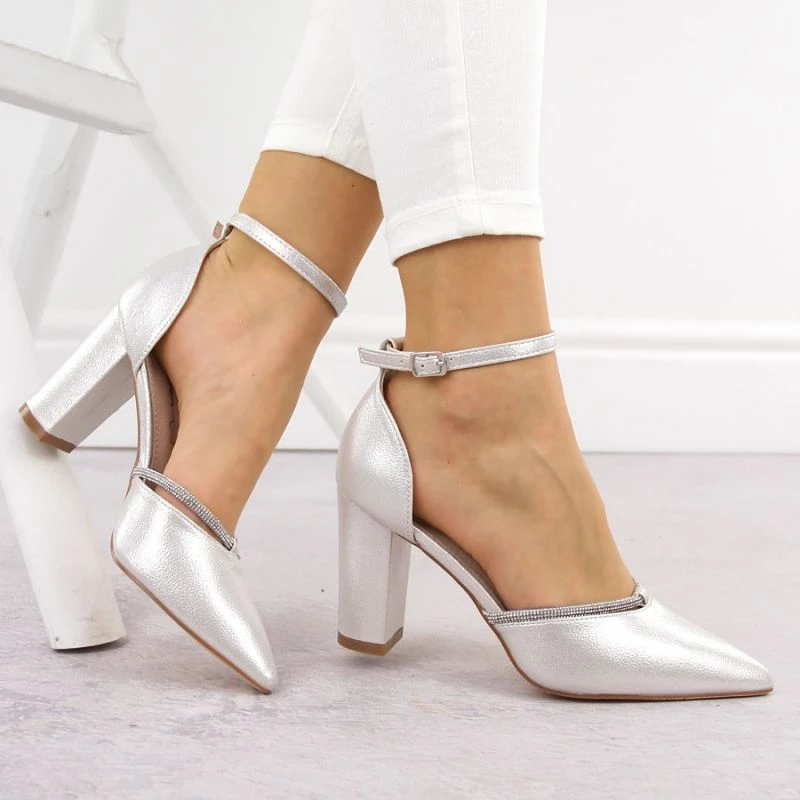 Sandale të mbyllura për femra Sabatina, bezhë