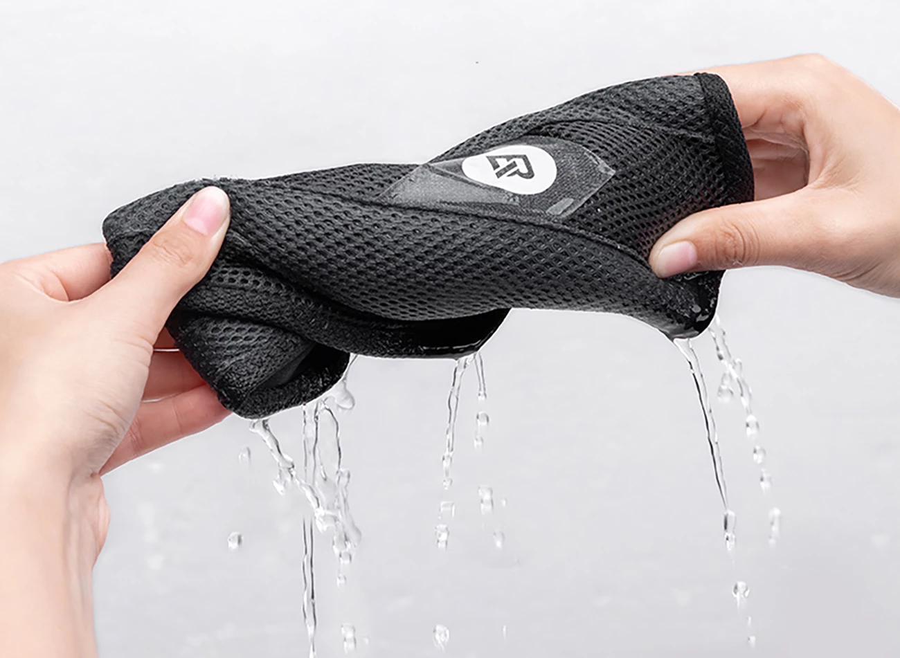 Mbulesë djerse për biçikletë statike Rockbros D61, 43 cm, rrip i rregullueshëm, e zezë/gri