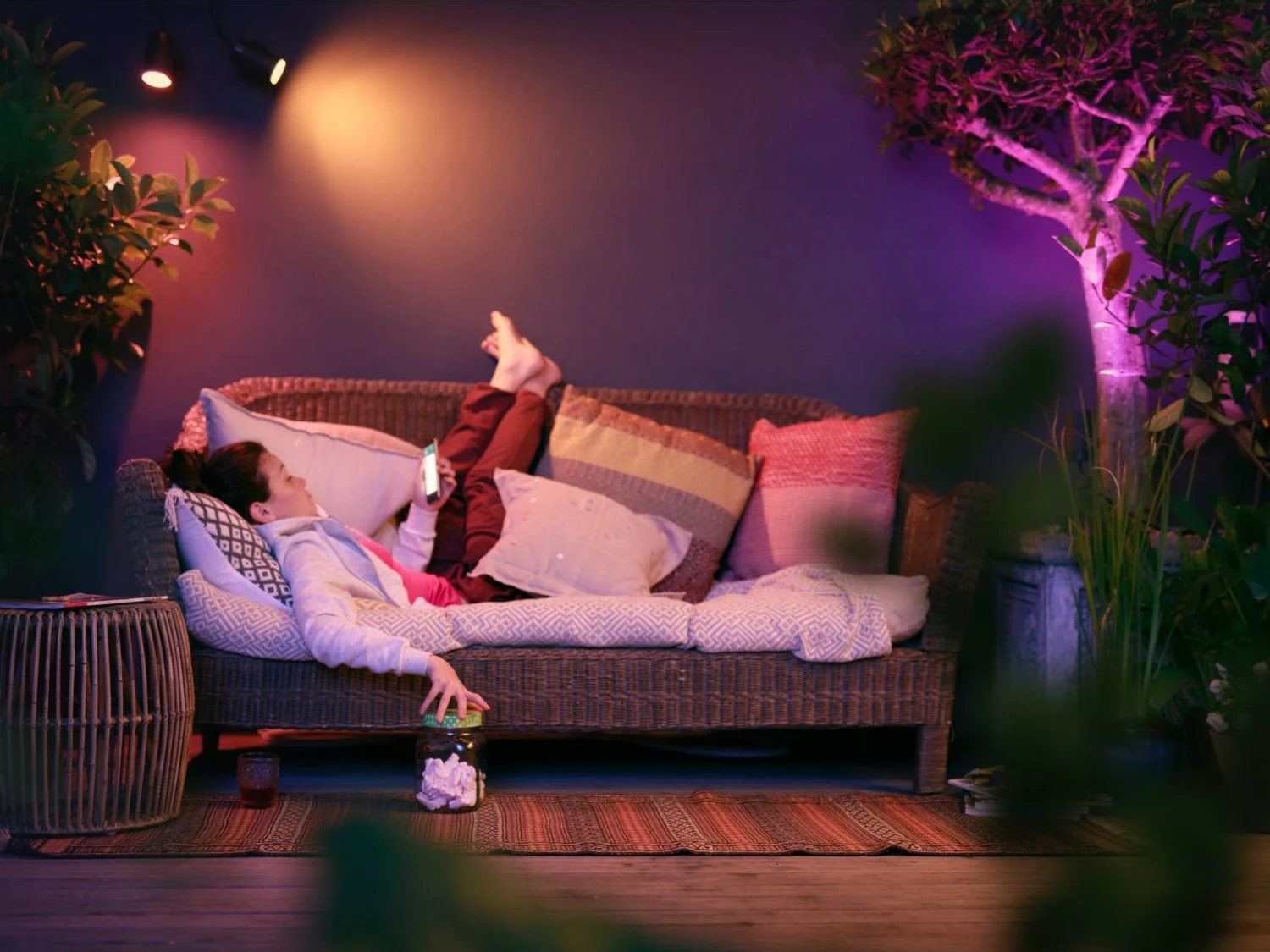 Dritë e jashtme Philips Hue Lily, LED, Alumini, E zezë