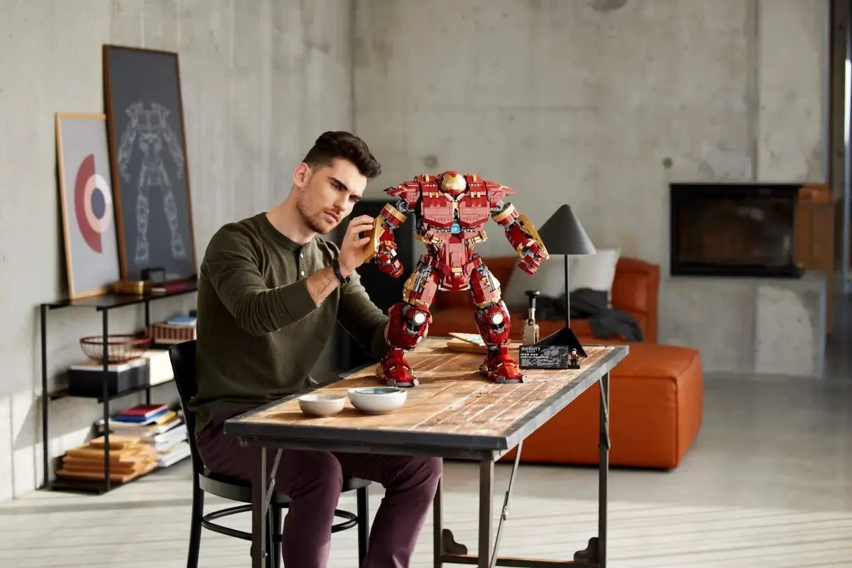 Set LEGO Marvel Hulkbuster 76210, 4049 pjesë, për të rritur, Kuq/Ari