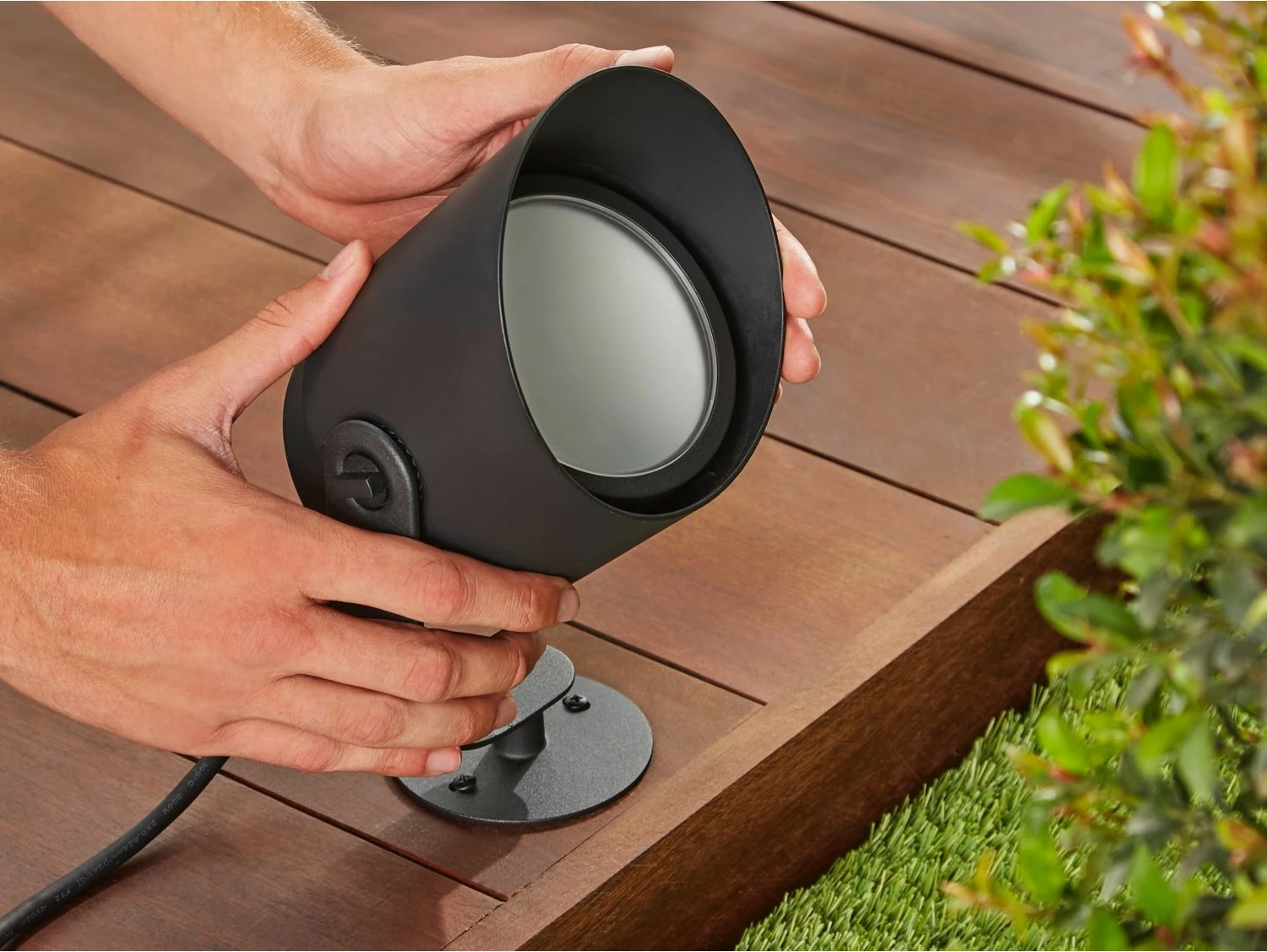 Dritë spot Philips Hue Lily XL, LED, e zezë, Smart, për ambient të jashtëm