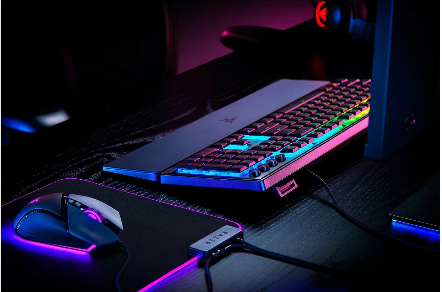Tastierë gaming Razer Ornata V3, RGB, me kabllo, DE-Layout, me mbështetëse dore, e zezë