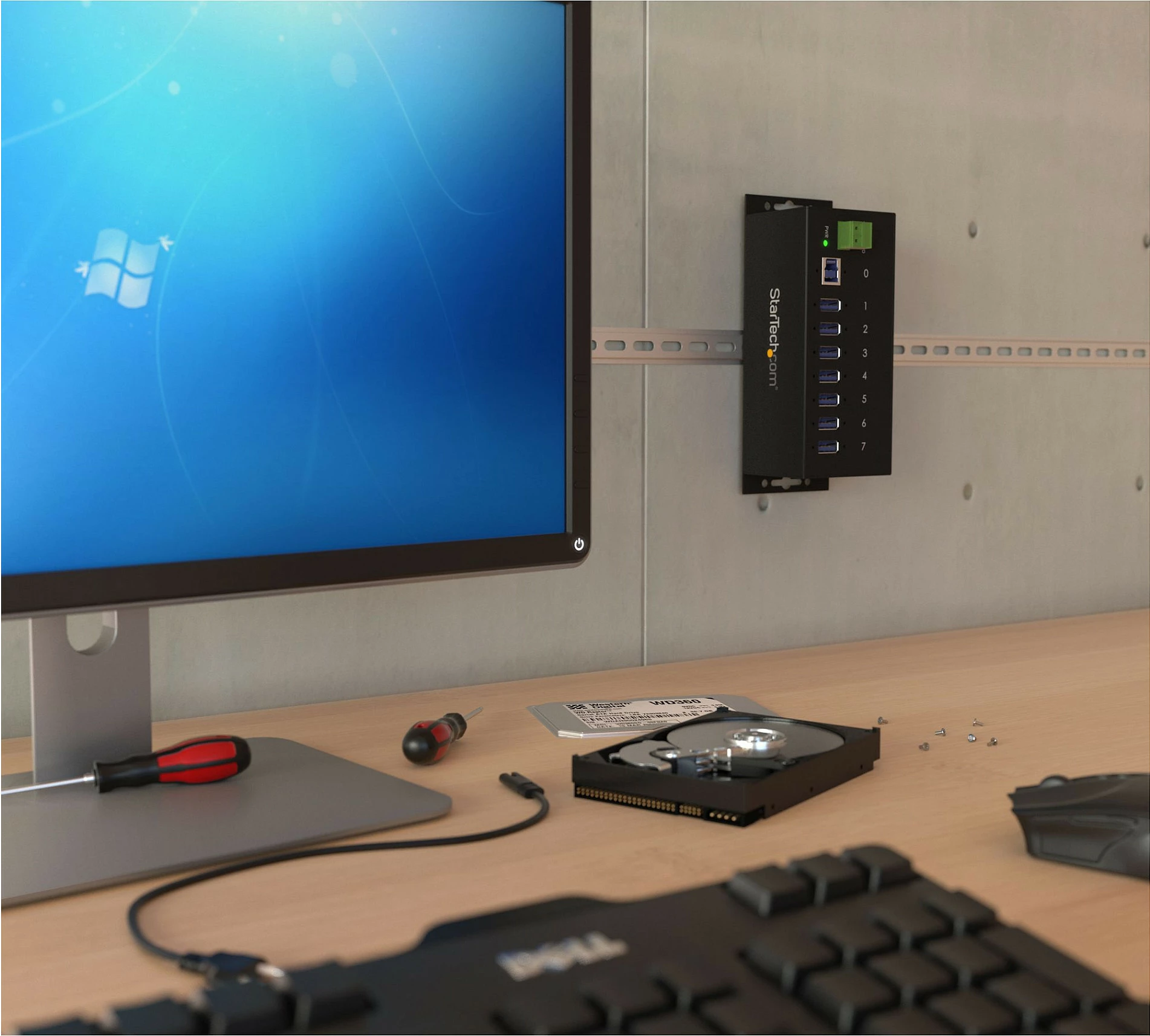 Hub USB industrial StarTech ST7300USBME, 7-Port USB 3.2 Gen 1 5Gbps, montim DIN/Wall/Desk, i zi