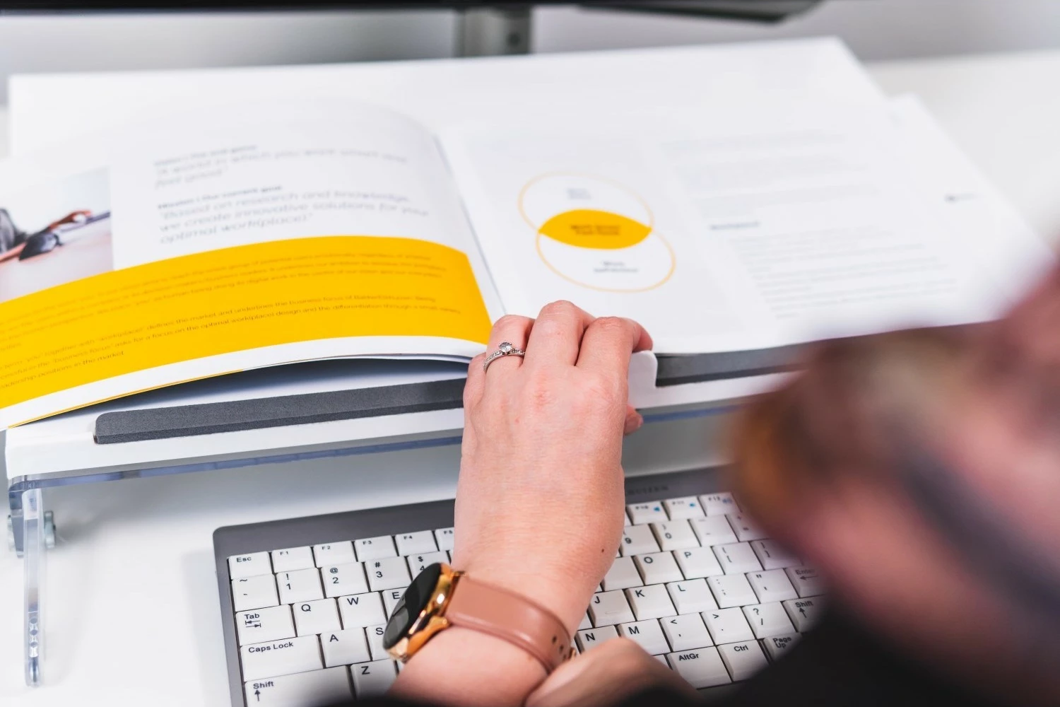 Mbajtës dokumentesh BakkerElkhuizen FlexDesk 630, transparent