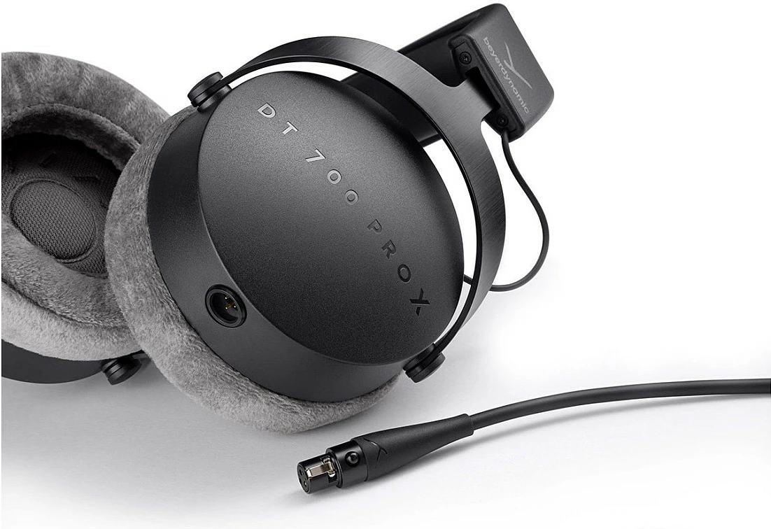 Kufje Beyerdynamic DT 700 PRO X, me kabëll, closed-back, 48Ω, 5–40000 Hz, të zeza