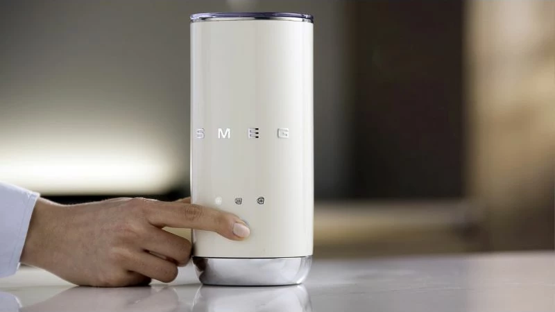 Shkumëzues qumështi SMEG MFF02CREU, krem