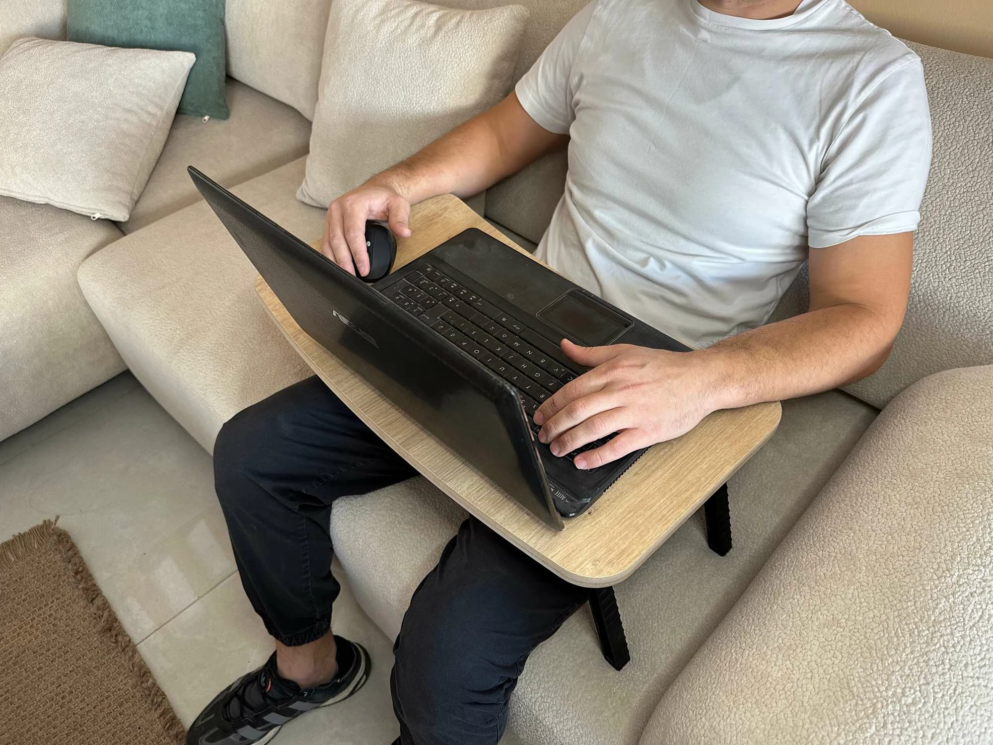 Tavolinë laptopi për qëndrim në këmbë, Hanah Home Milton, ngjyrë lisi safir