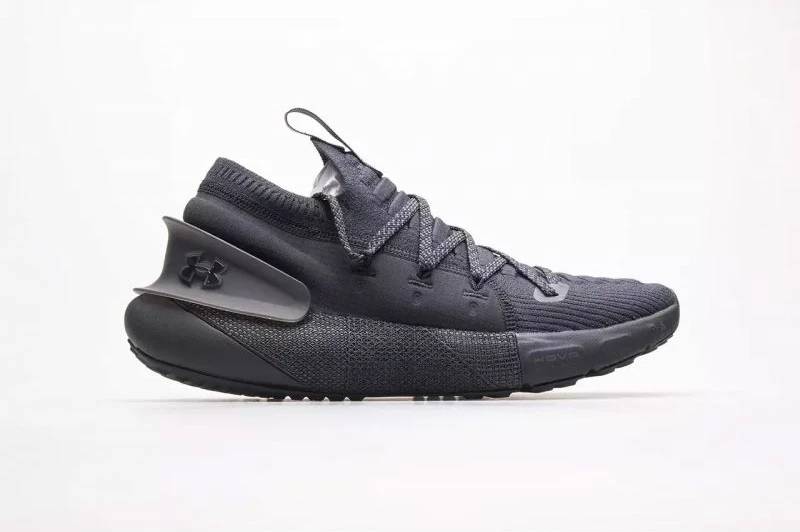 Atlete për femra Under Armour, të zeza