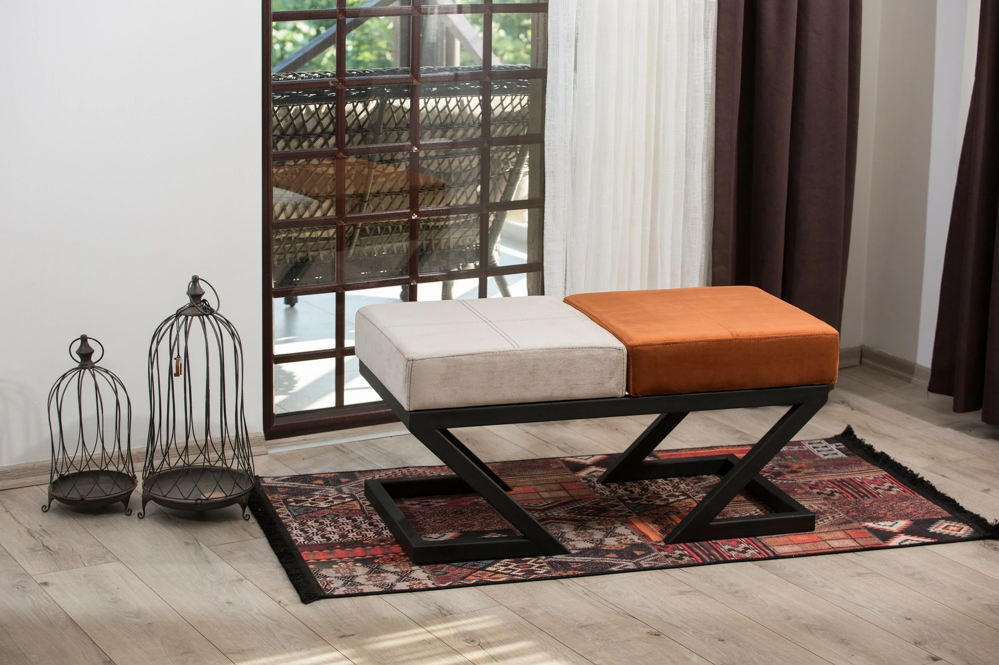 Pouf Atelier del Sofa, kadife, ngjyrë bezhë-portokalli-kafe, 90x45x45cm