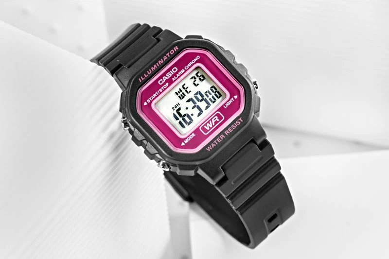Orë dore digjitale për femra Casio, e zezë