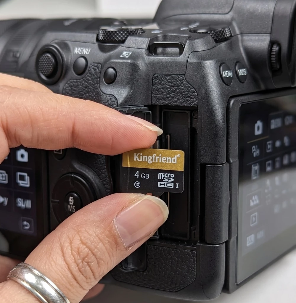 Kartë Kujtese MicroSDHC Kingfriend 4GB Class 10, me dizajn modern dhe funksional, për përdorim të përditshëm, ngjyrë e zezë