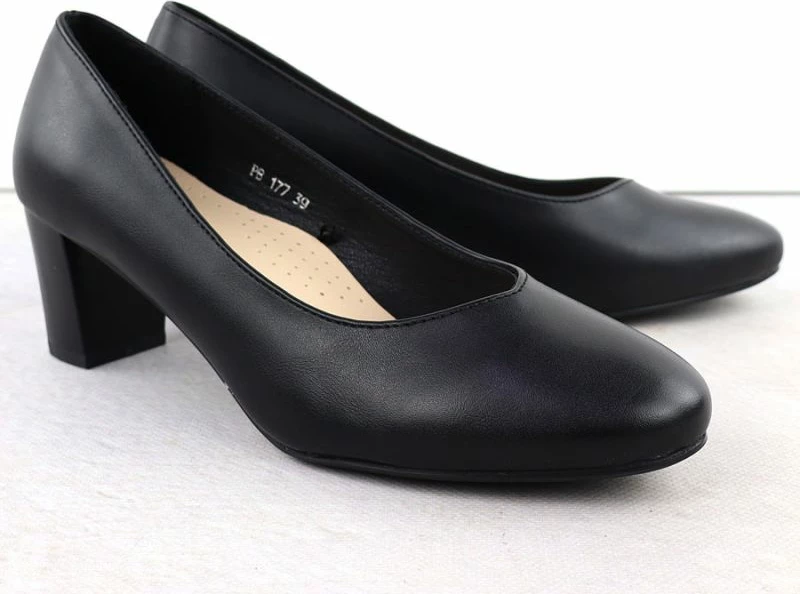 Këpucë me take të ulët për femra Sergio Leone, të zeza