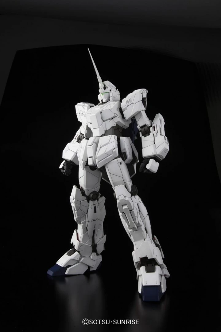 Model PG Bandai Unicorn Gundam, Perfect Grade, Bardhë
