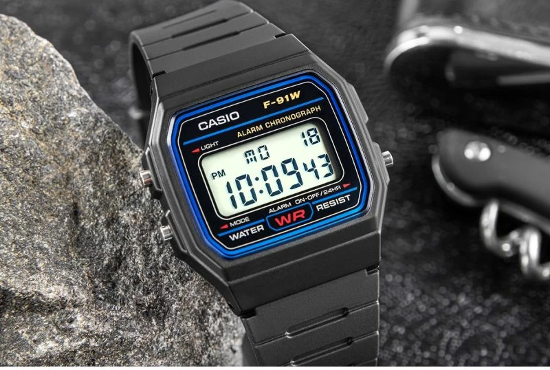 Orë dore për meshkuj CASIO F-91W, e zezë, me kuti