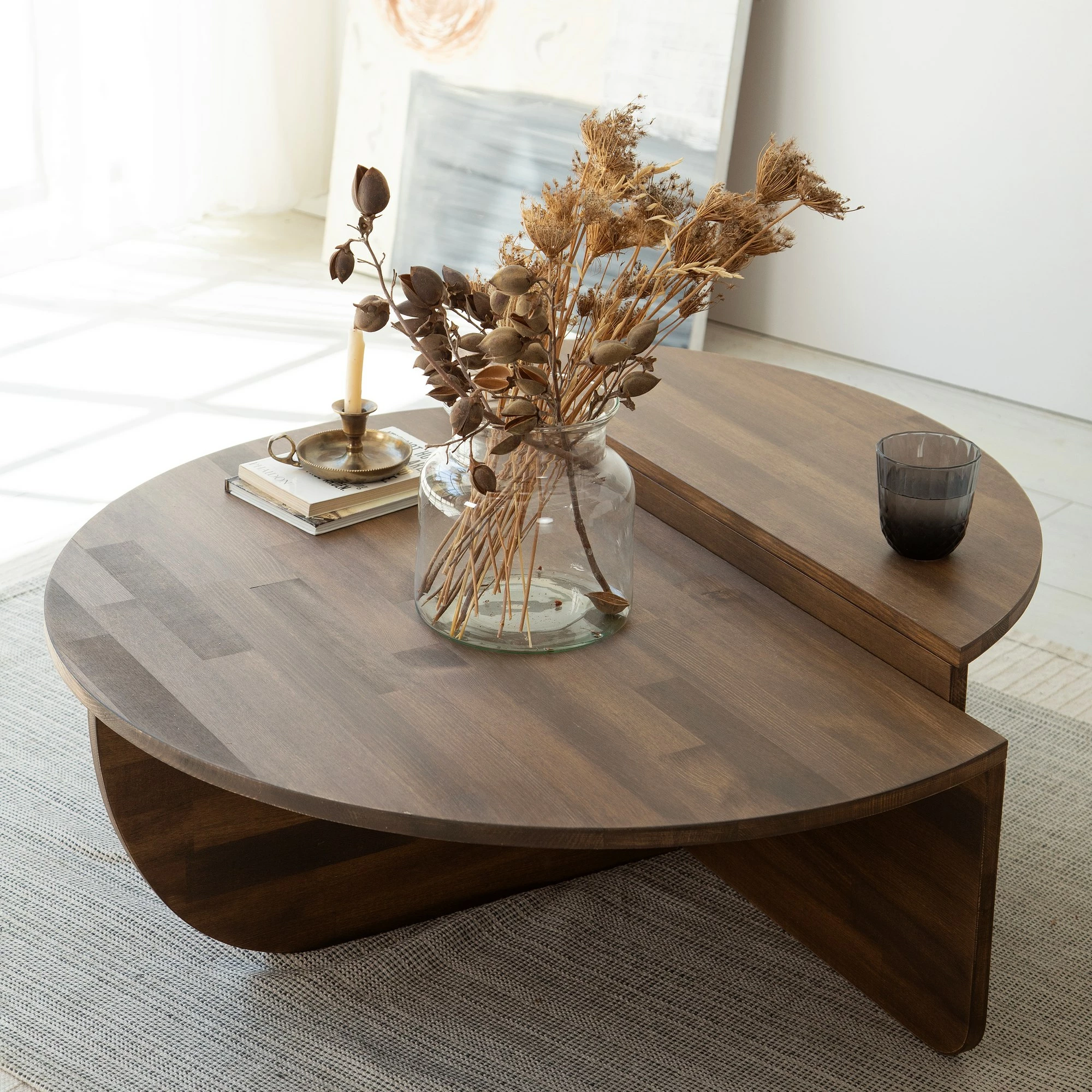 Set tavolinash kafeje Hanah Home, dru podium, ngjyrë arre