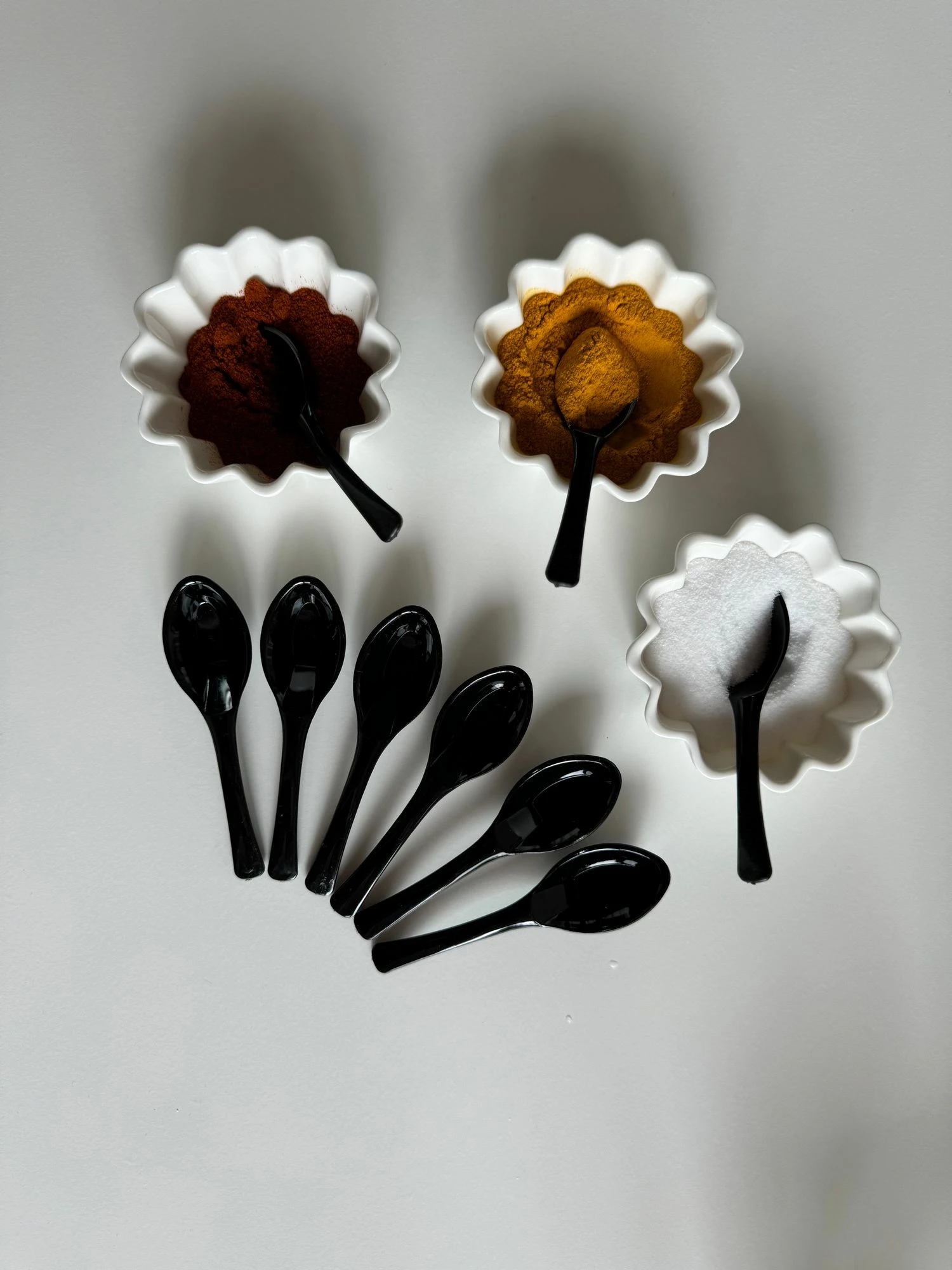 Set lugësh plastike, 12 copë, ngjyrë e zezë, Hermia, EKR-002