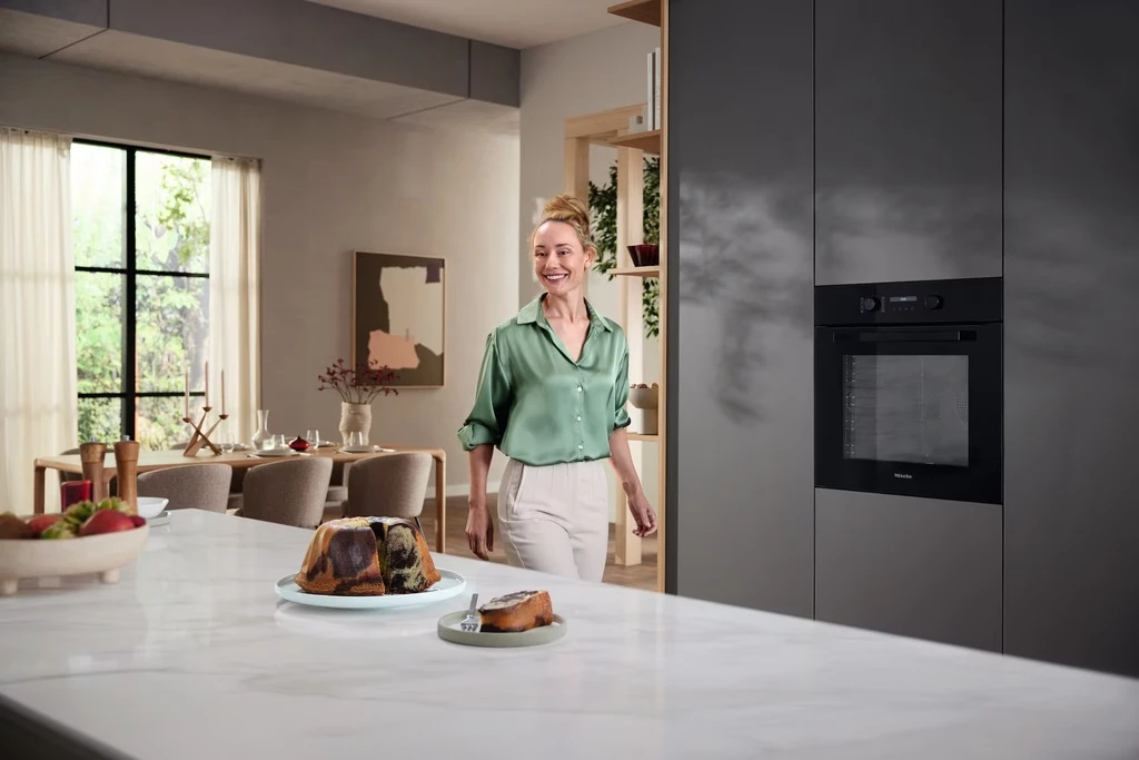 Furrë inkastruese Miele H 2861-1 BP 125 Edition, me shina me zgjatje të plotë, vetëpastrim pirolitik, me tepsi AirFry/Back HBBL 71