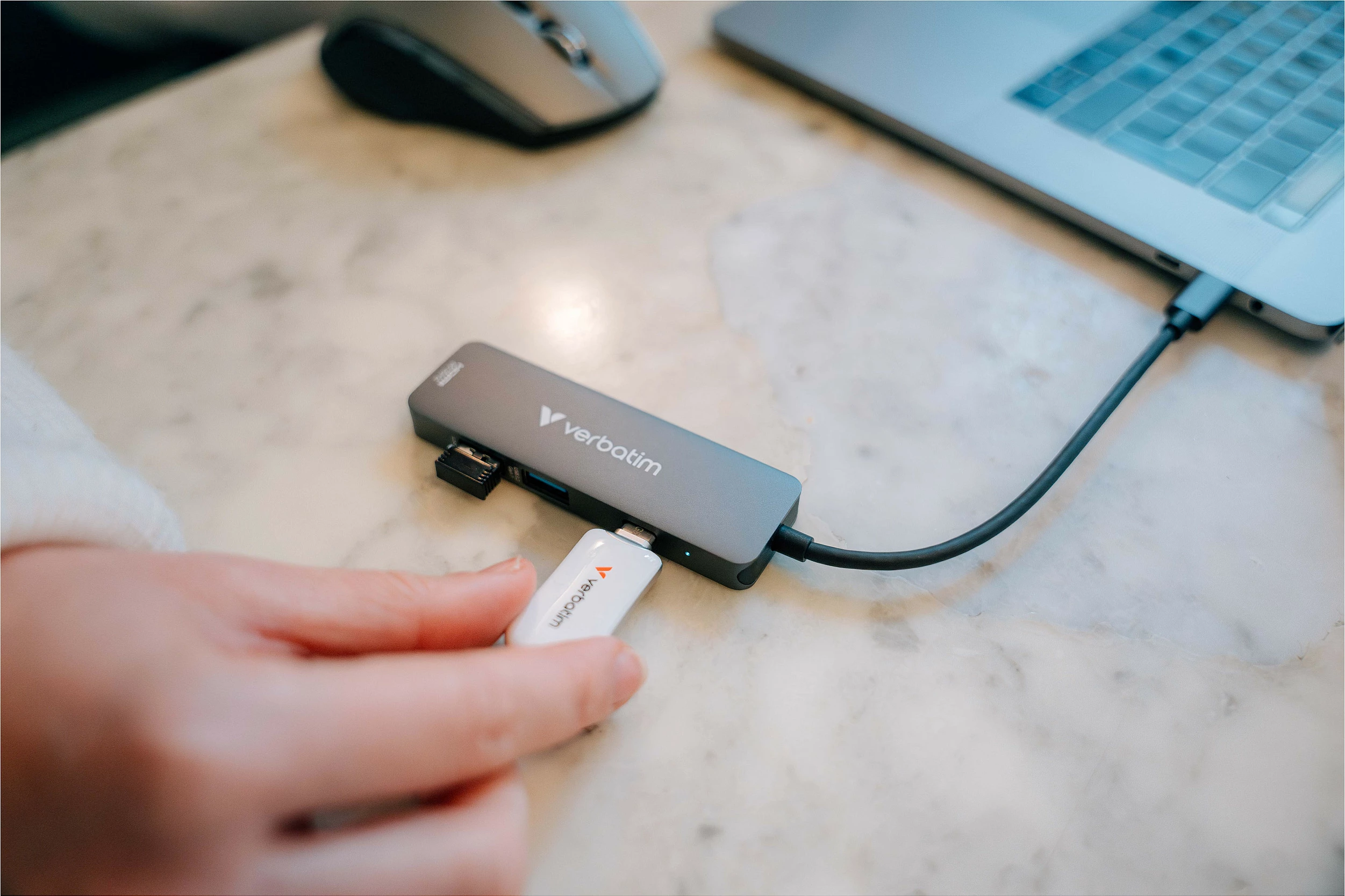 USB-C HUB Verbatim Essentials 4-port, HDMI 4K, 2x USB-A 3.2 Gen 1, USB-C PD, gri