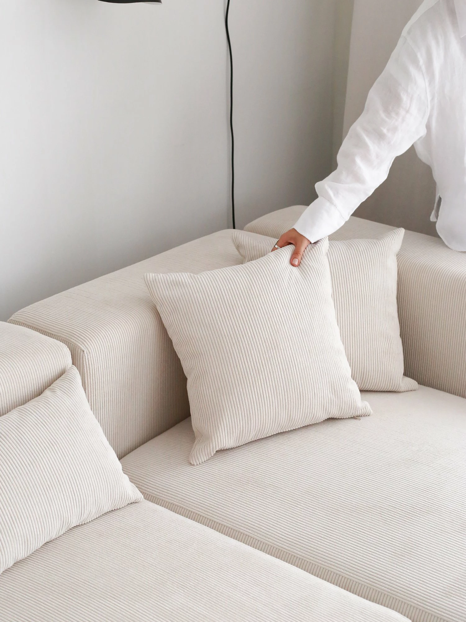 Divan treshe Atelier del Sofa, Yolo, i bardhë