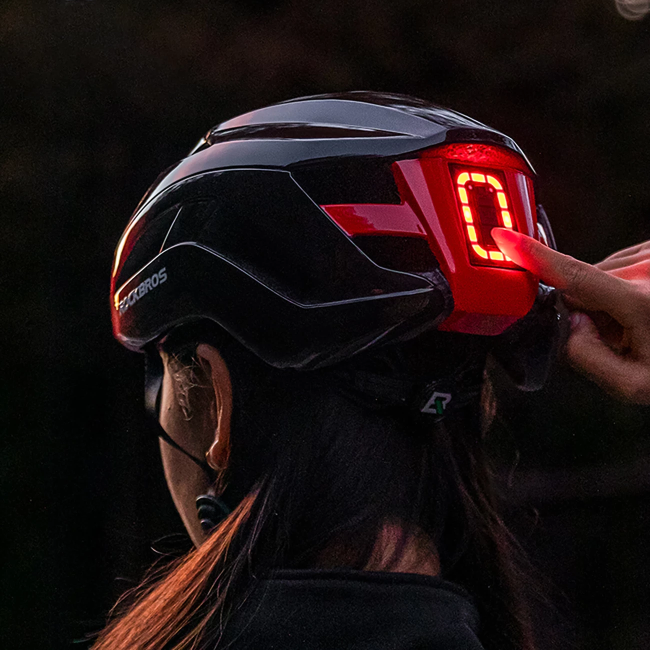 Helmet biçiklete Rockbros ZK-077 57-61 cm me drita të integruara USB-C, i zi