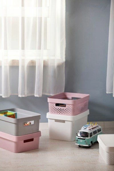 Kuti ruajtëse Curver Infinity 45L me kapak, e bardhë