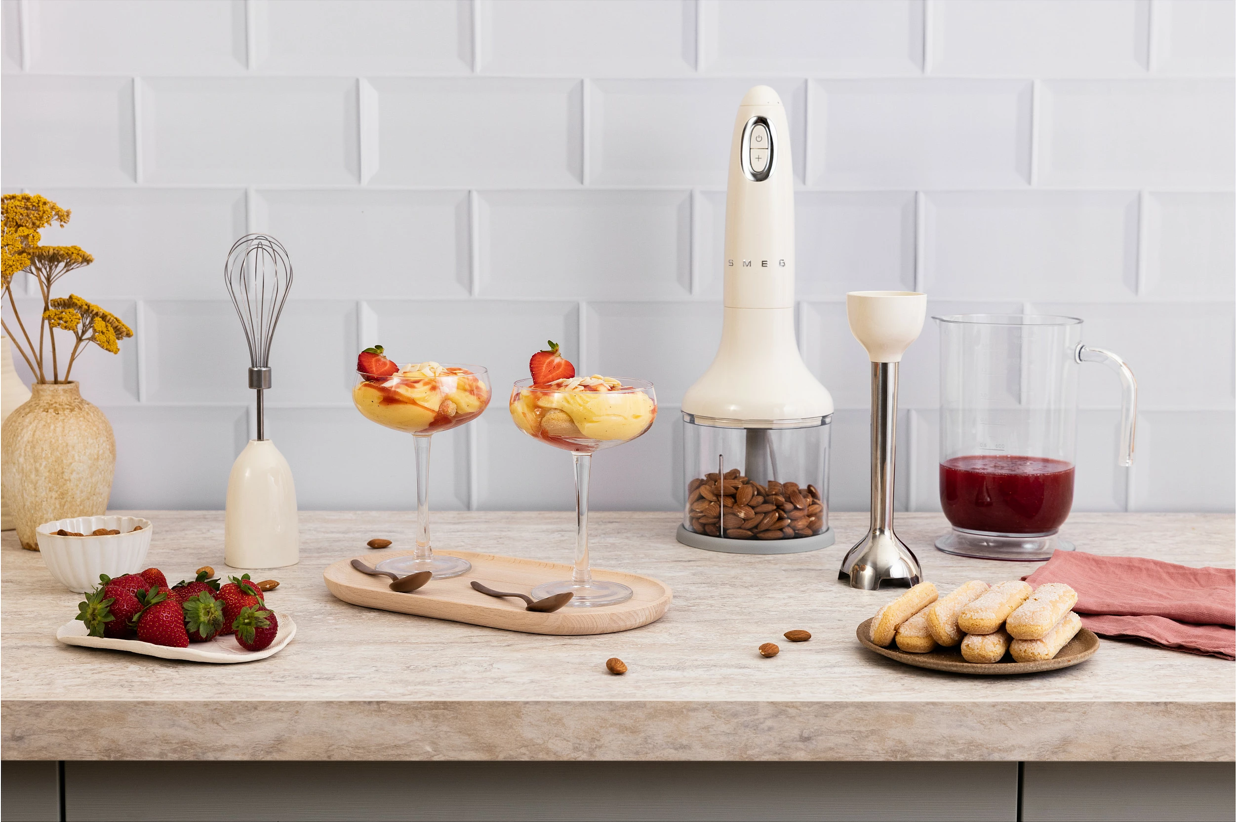 Blender dore SMEG HBF03CREU, 700W, krem