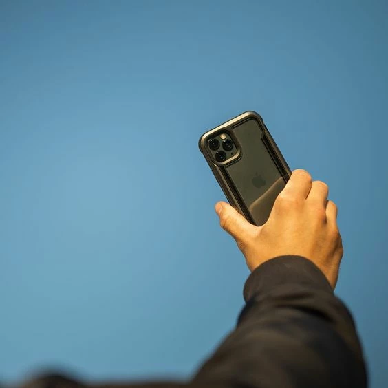 Mbështjellës Raptic X-Doria Shield për iPhone 14, i zi, me kornizë alumini, MagSafe