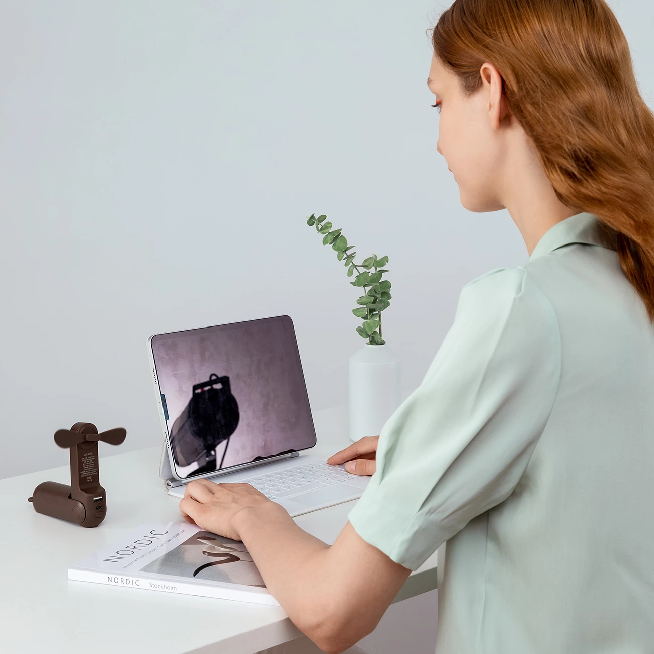 Ventilator dore Jisulife Life8 Plus 4500 mAh, USB-C, me power bank dhe llambë LED, kafe, set