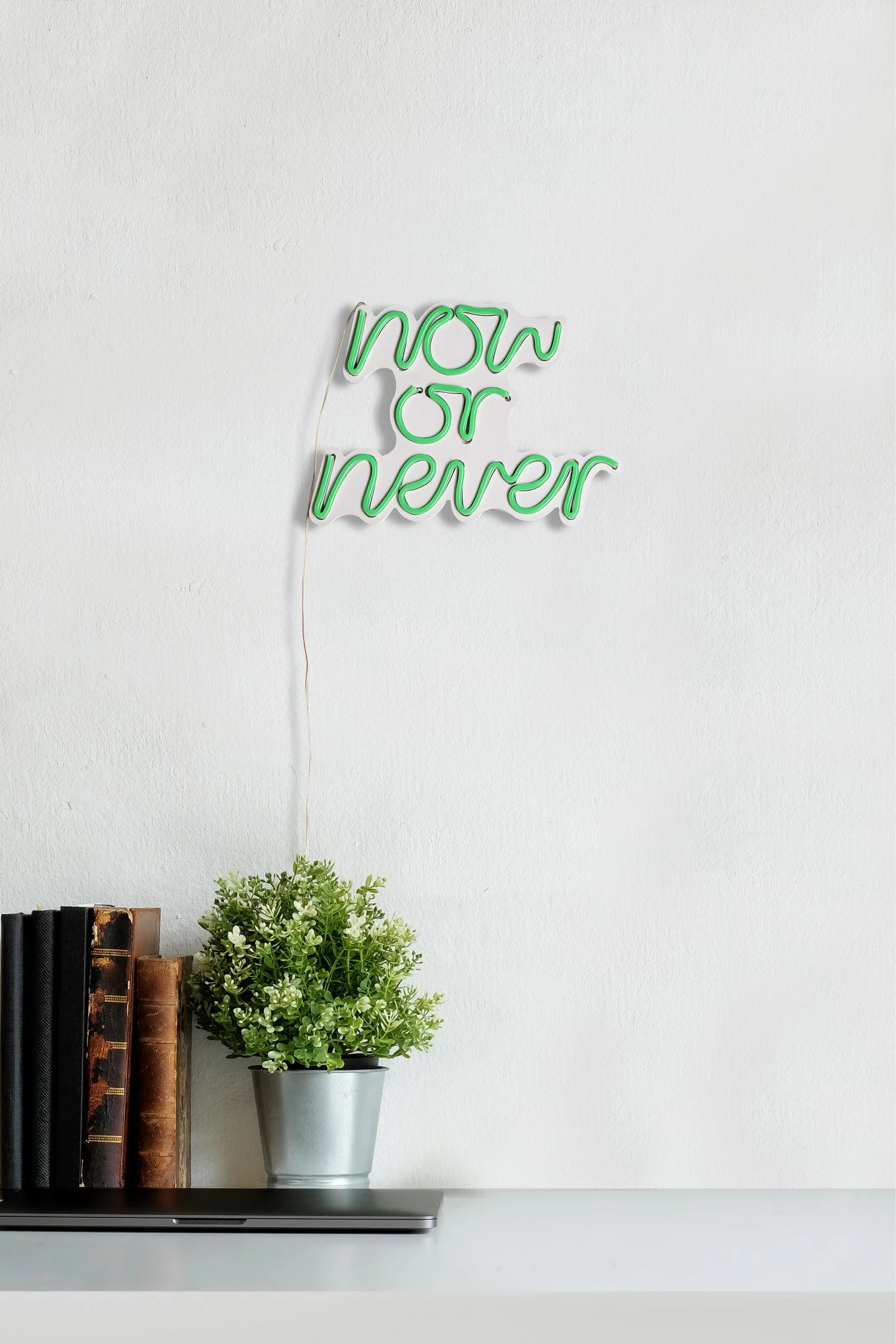 Dekor dritash LED plastike, 'Now or Never', ngjyrë e gjelbër
