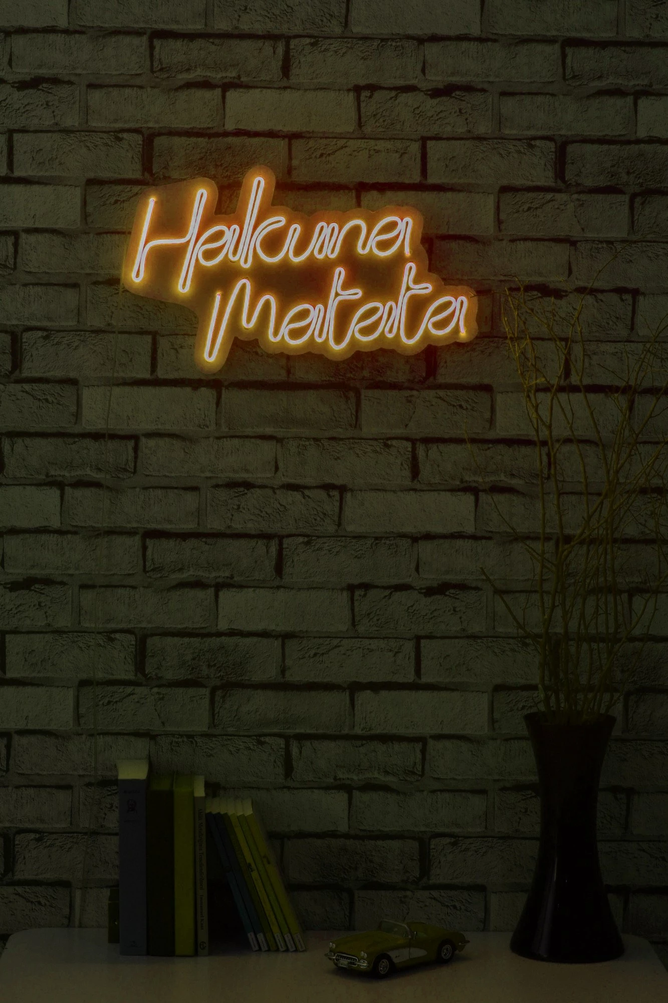 Dritë dekorative LED në mur, Hakuna Matata, plastike, ngjyrë e verdhë