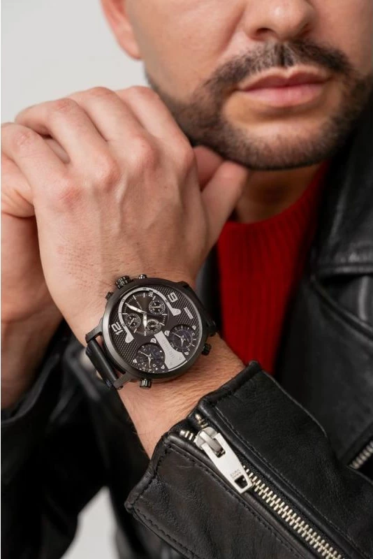 Orë dore për meshkuj Paul Lorens, e zezë