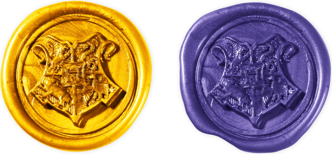 Set vulë me dyll Noble Collection Harry Potter Hogwarts Seal, metal i derdhur 11.5 cm, set me 2 shkopinj dylli ari/vjollcë
