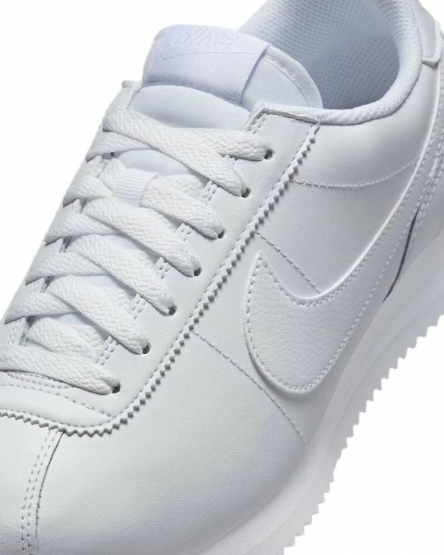 Atlete Nike për femra, të bardha