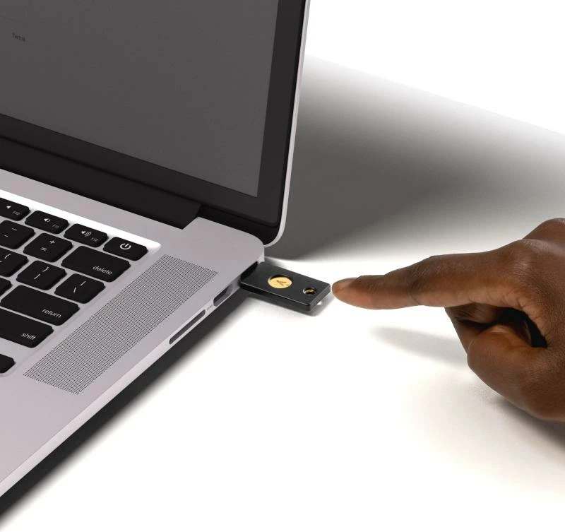 Çelës sigurie USB-A me NFC, Yubico YubiKey 5 FIPS, i zi