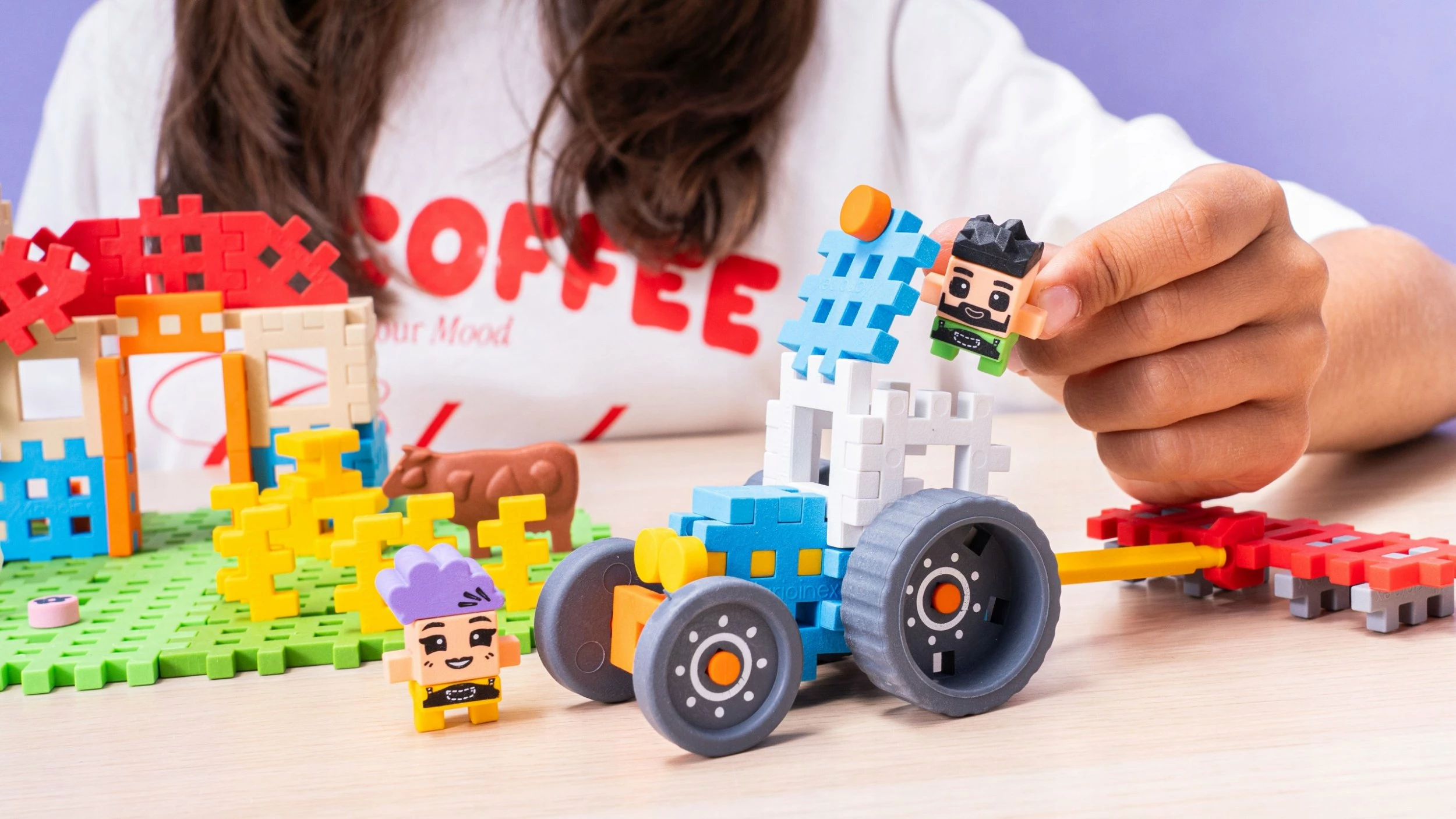 Blloqe ndërtimi waffle Marioinex Mini Waffle Farmer Twisted Mill 07559, 100 elemente, set me figurina