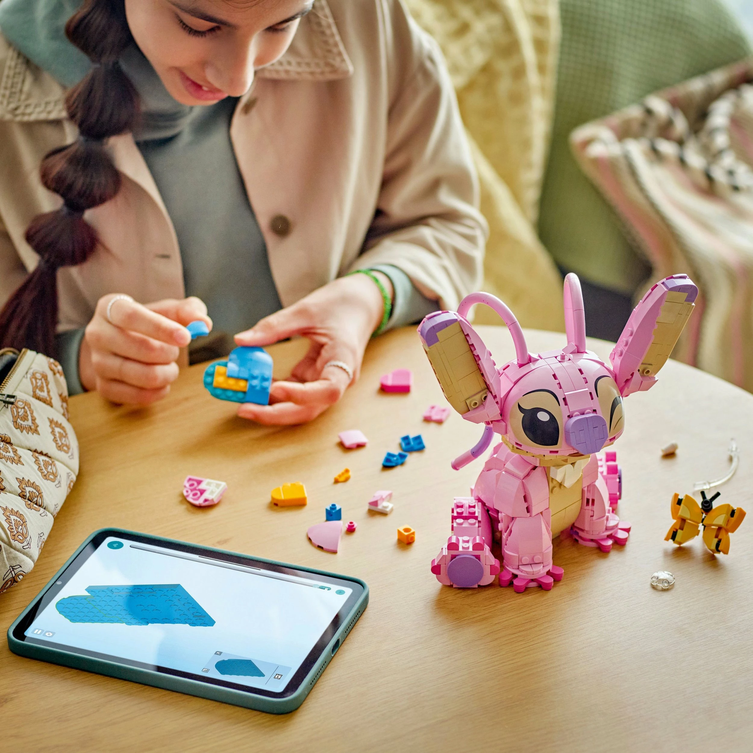 Set ndërtimi LEGO Disney Andzia Angel 43257, 784 copë, 9+, rozë