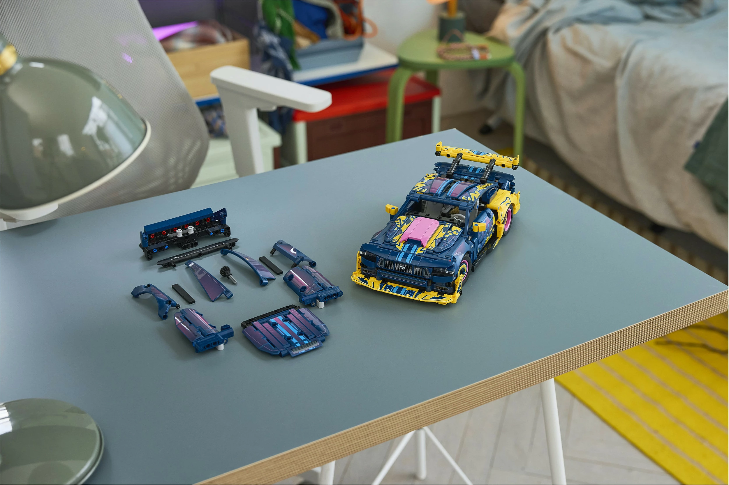 Set ndërtimi LEGO Technic 42236 Custom Garage Ford Mustang GT, 973 pjesë, 10+, shumëngjyrësh