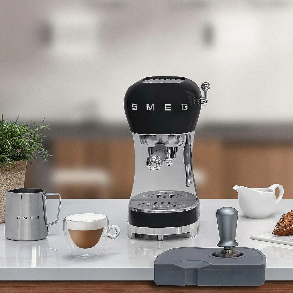 Makinë espresso Smeg ECF02BLEU 1 L, 15 bar, e zezë
