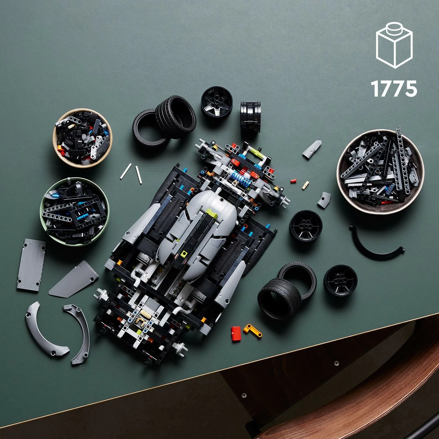 Set ndërtimi LEGO Technic PEUGEOT 9X8 24H Le Mans Hybrid Hypercar, 1775 pjesë, shumëngjyrësh