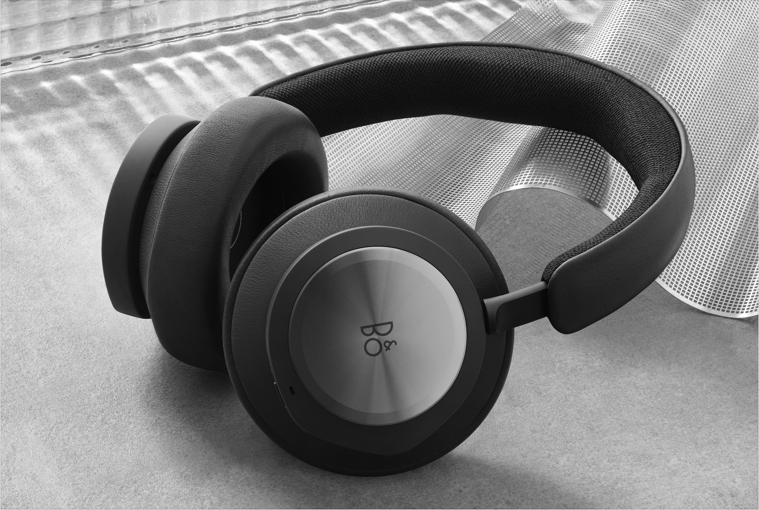 Kufje gaming Bang & Olufsen Beoplay Portal, wireless & me kabllo, Dolby Atmos, Bluetooth 5.1, 3.5mm, ANC, Black Anthracite