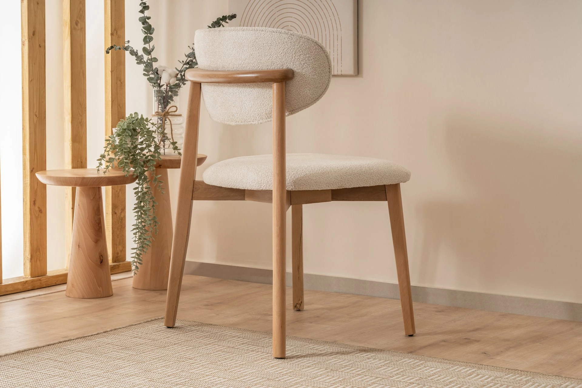 Karrige Hanah Home, Lugias, dru ahu, e bardhë