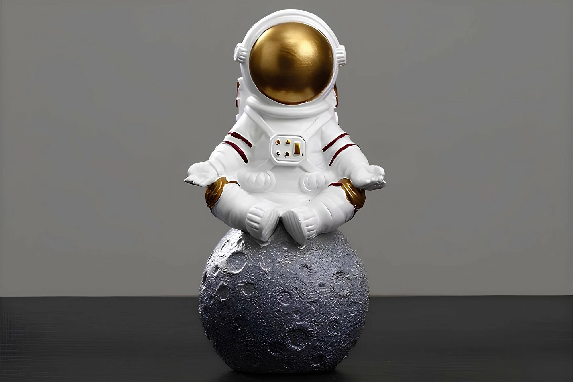 Objekt dekorativ astronaut, e bardhë dhe ari, CY0376