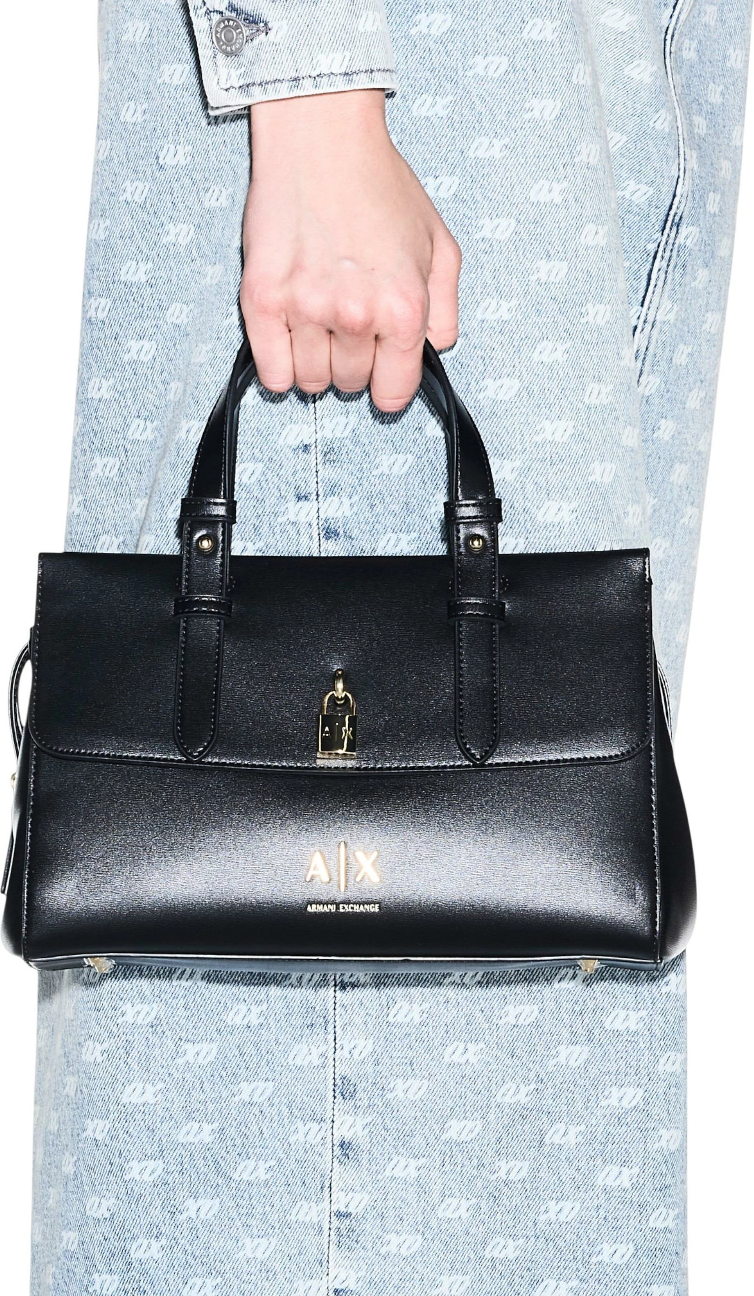 Çantë krahu për femra Armani Exchange XW003055 AF28605, e zezë