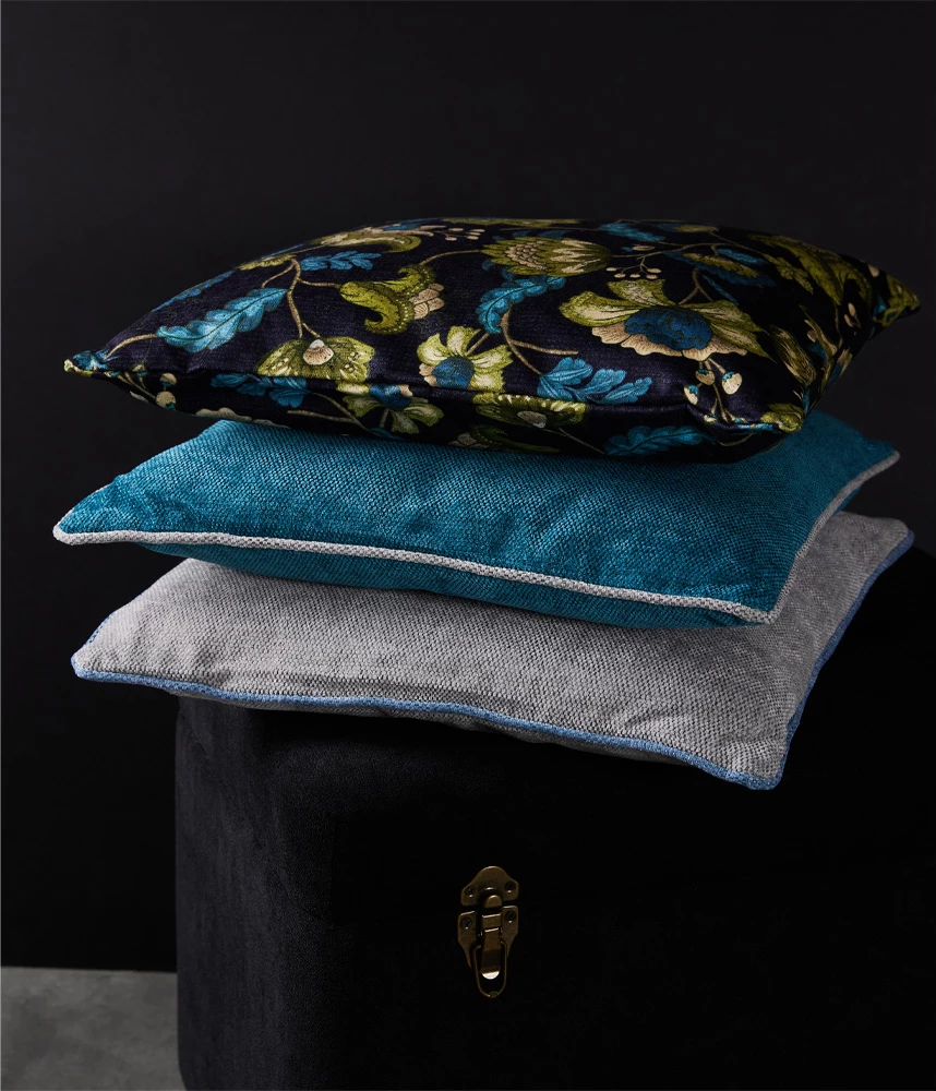 Jastëk dekorativ Gris, kadife, ngjyrë elefant, 45x45cm