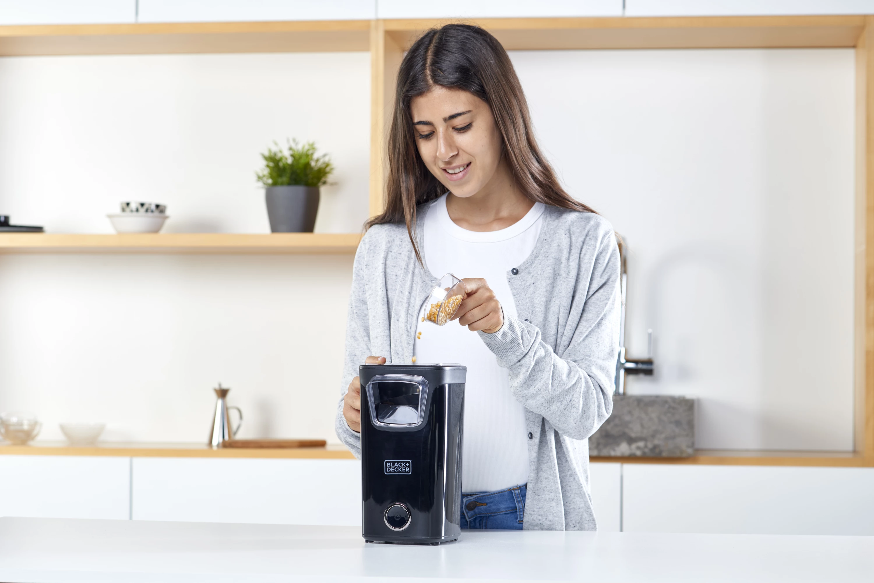 Aparat për kokoshka Black+Decker BXPC1100E 1100W, me gotë matëse, i zi