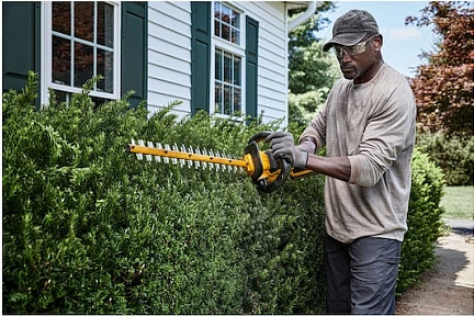 Gërshërë akumulatori për gardh DeWALT FlexVolt 54V, shinë 65 cm, bateri 9Ah, verdhë/zezë