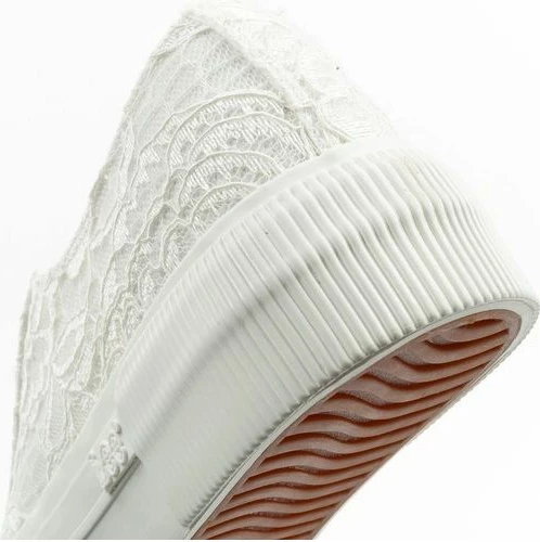 Atlete femra Lee Isla, të bardha, platformë