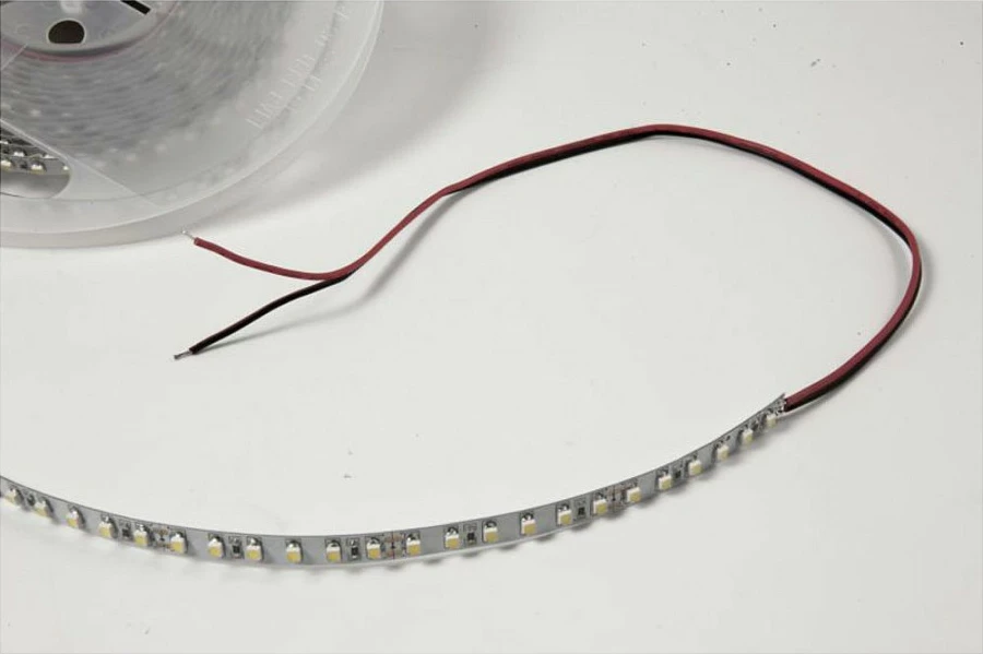 Shirit LED Synergy21 S21-LED-F00093, 5m, 300 LED, 3000K e bardhë e ngrohtë, IP20, i bardhë